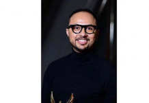 Nomi Ansari Received The Best Fashion Designer Award in SPFW’19