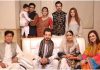 People Are Getting Confused While Seeing Kinza Hashmi In Saba Faisal’s Family Picture