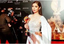 Mahira Khan receives award at International Festival Dubai