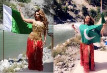 Indians bashed Rakhi Sawant for posting picture with Pakistani flag