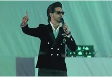 PSL V Opening Ceremony: Host Ahmed Godil becomes meme fodder